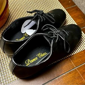 Women’s size 7 1/2 new tap shoes